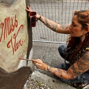 Signing_guerreras-mural_miss-van_mural-festival_0619